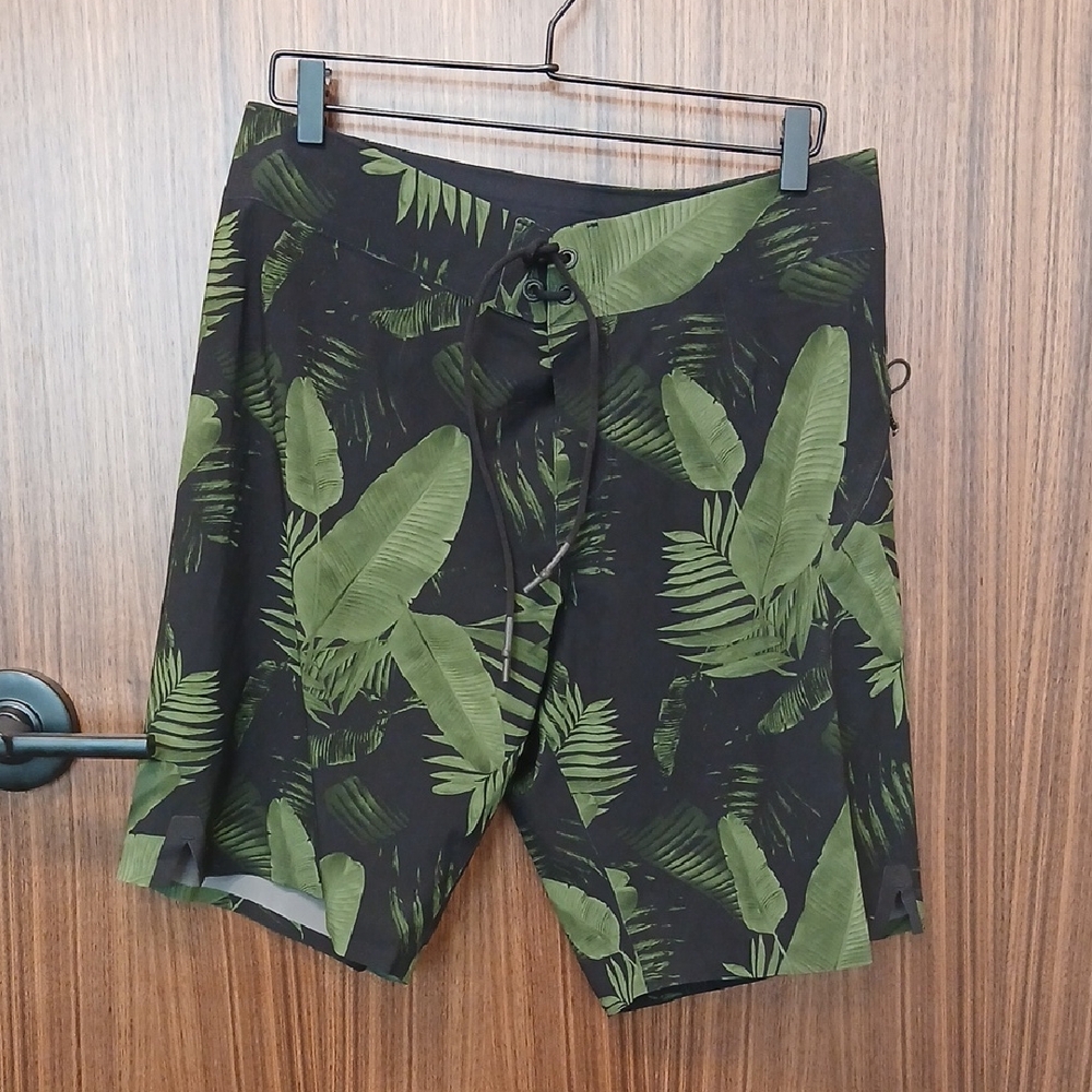 LULULEMON Green Leaf Swim Board Shorts SZ 36